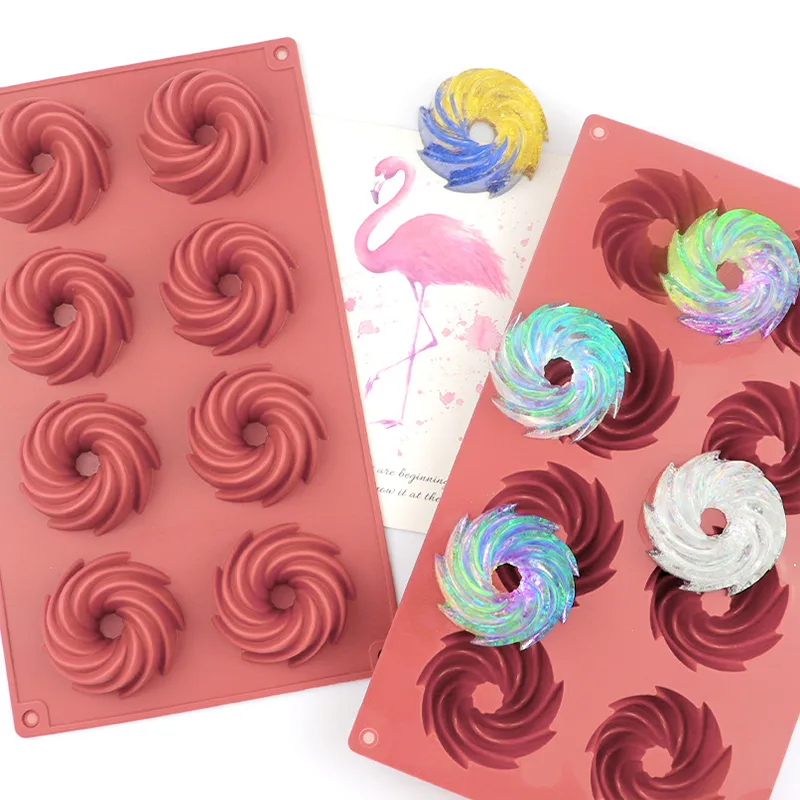 8-Cavity Swirl Cake Mold